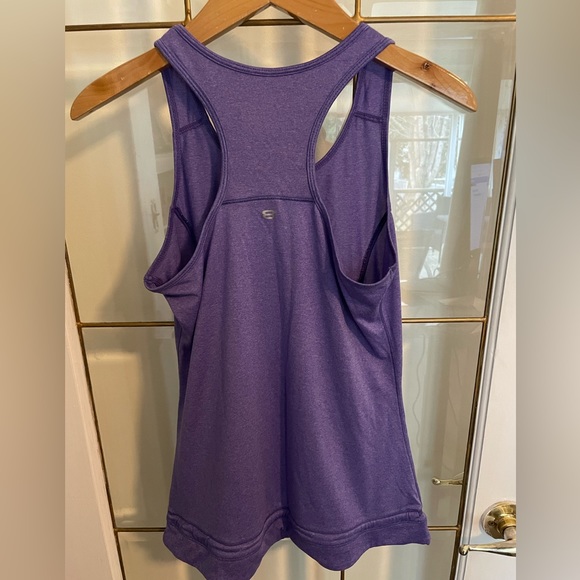 Women’s Layer 8 athletic tank top - Picture 3 of 4